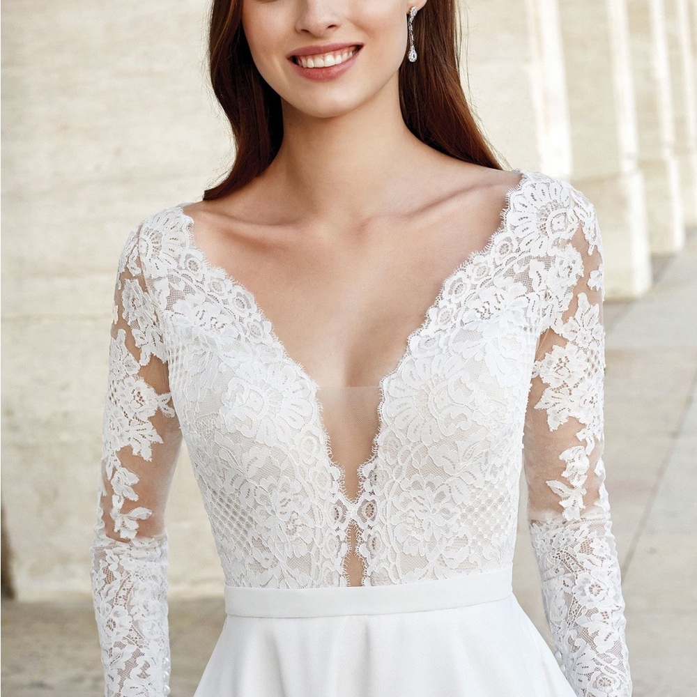 Eyelash Lace Wedding Dress - Picture 5 of 16